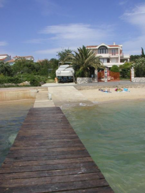 Julija Crnic, Barbat Na Rabu